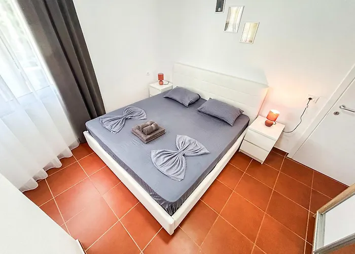 Sunset Mirage Retreat B76 Golem (Tirana)